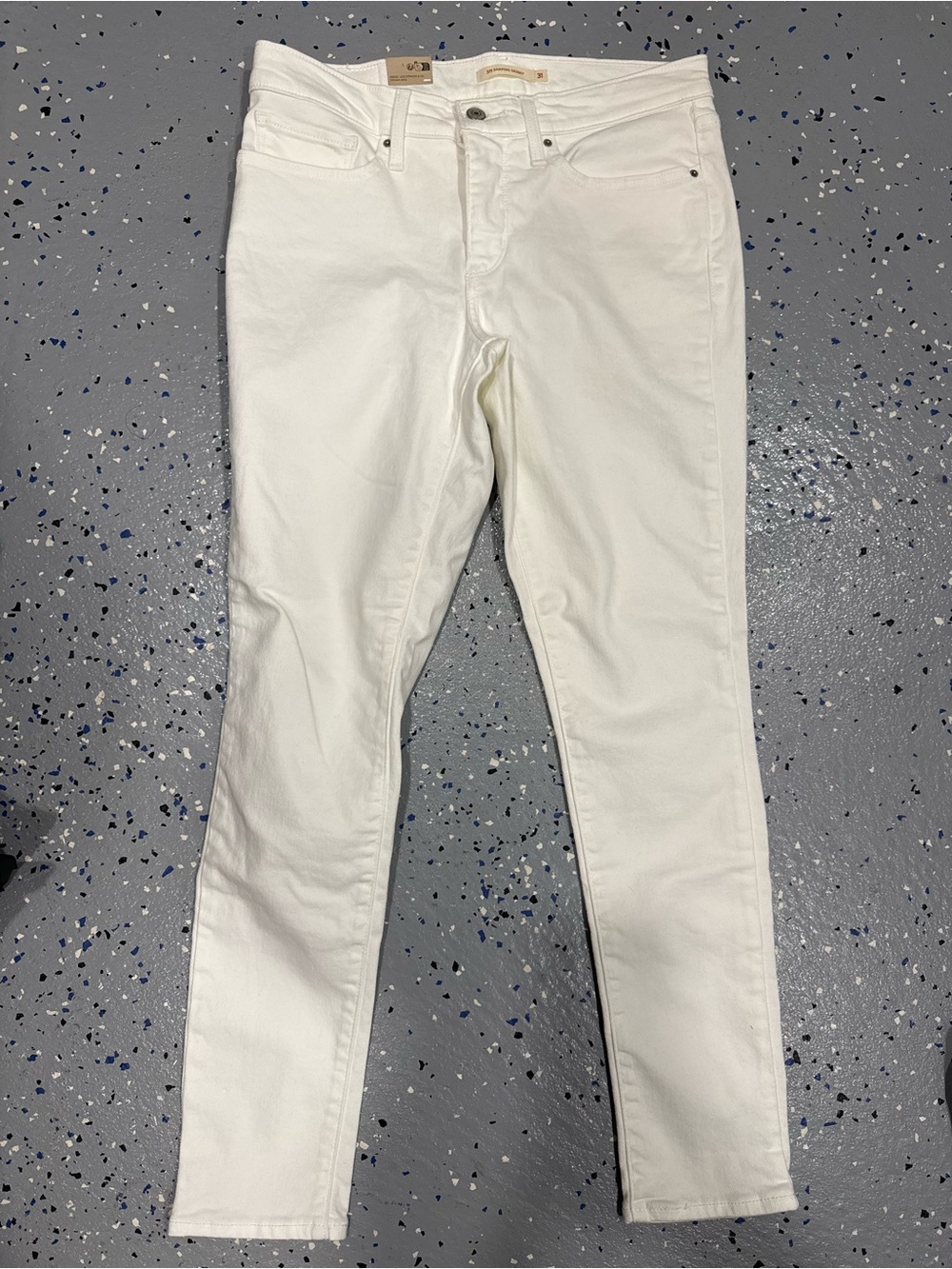 NWT womens Levi white jeans size 31